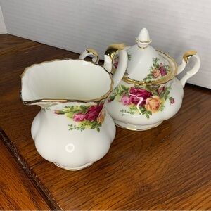 Vintage Royal Albert Old Country Roses sugar & creamer